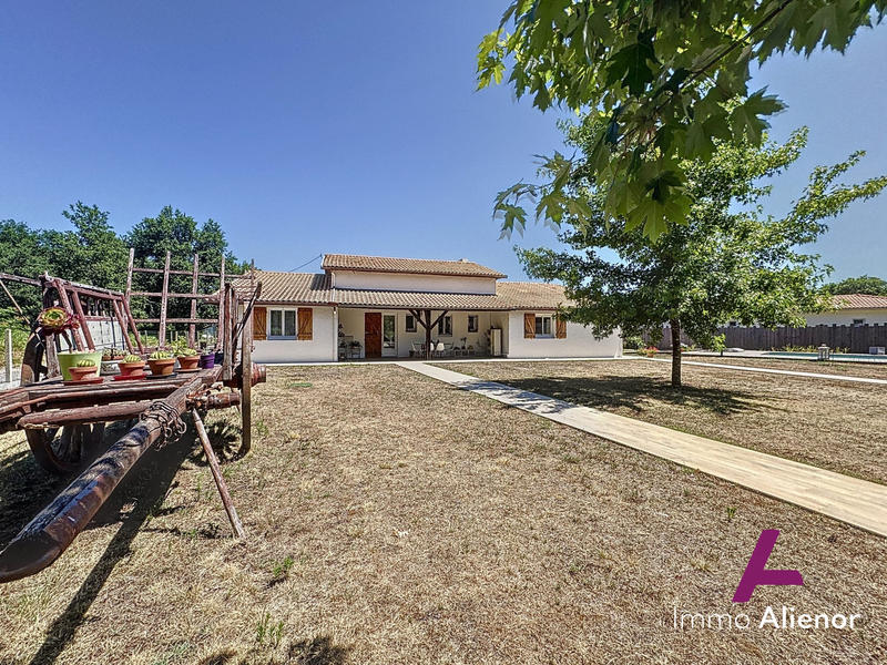 Maison - 209 m² - 5 pièces