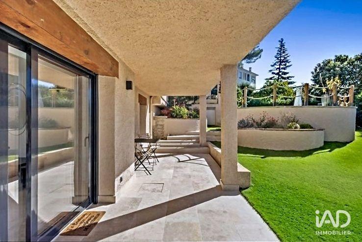 Maison - 222 m² - 5 pièces