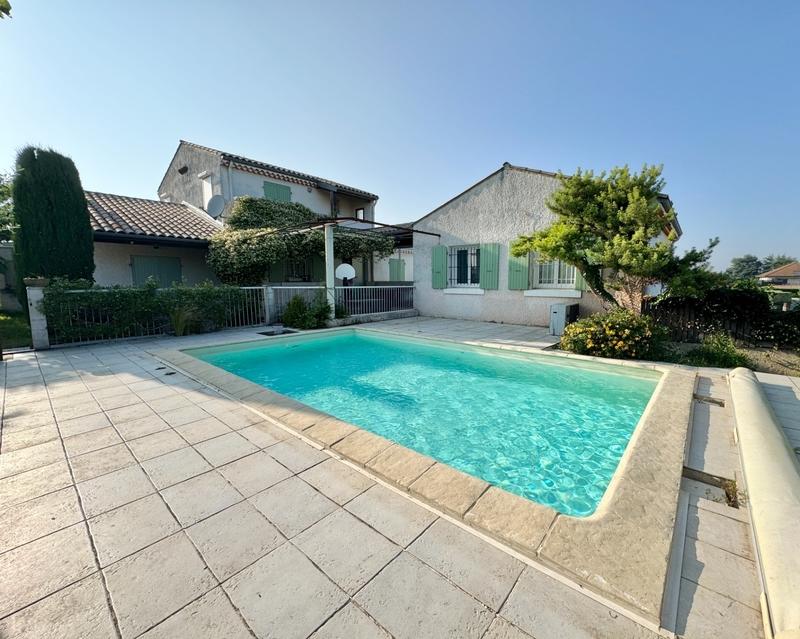 Maison - 215 m² - 8 pièces