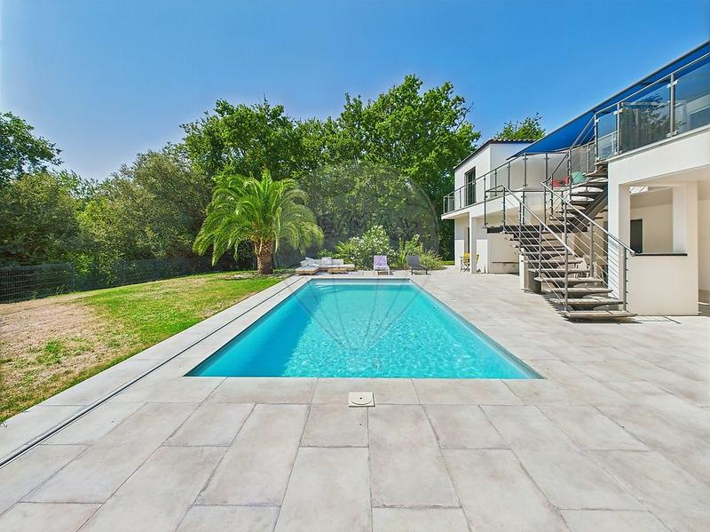 Villa - 245 m² - 7 pièces