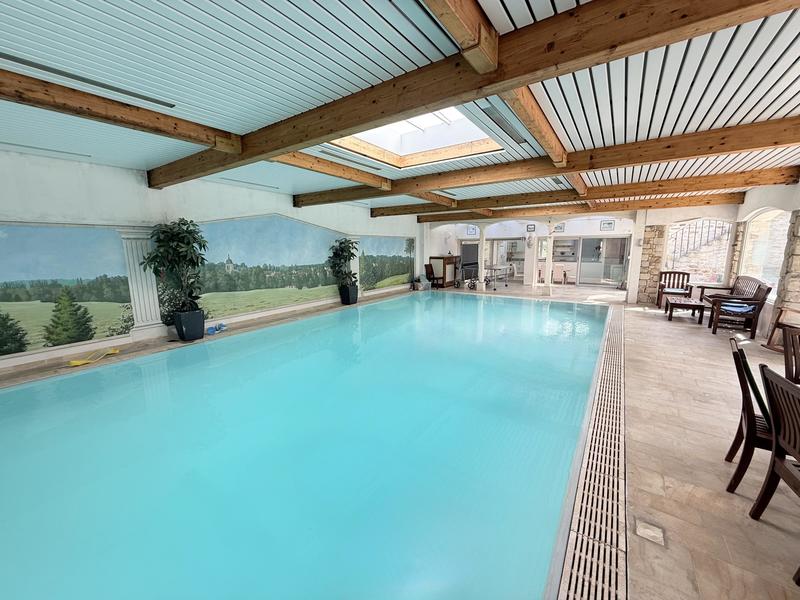 Maison - 350 m² - 9 pièces