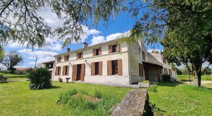 Maison ancienne - 574 m² - 15 pièces