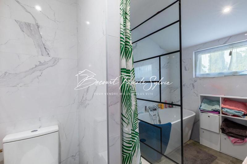 Maison - 93 m² - 5 pièces