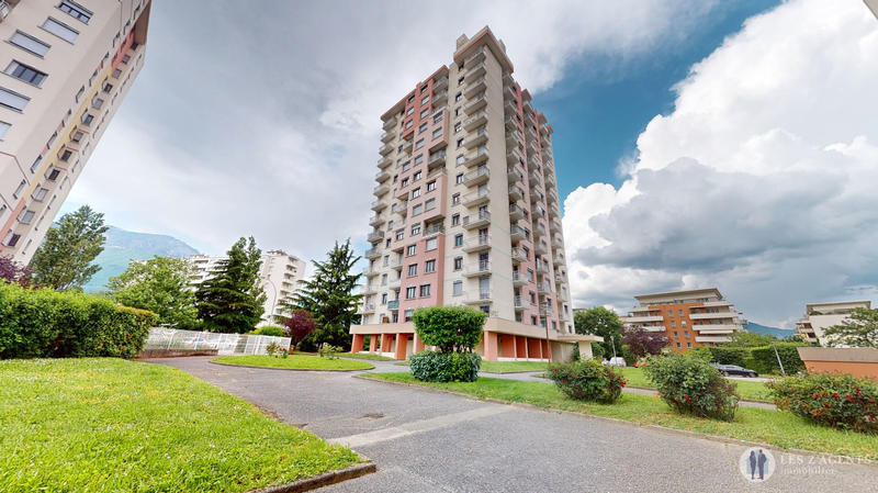 Appartement - 97 m² - 5 pièces