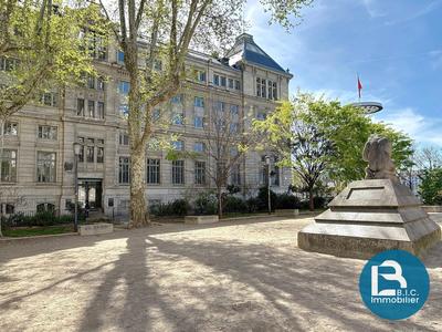 Appartement - 201 m² - 6 pièces