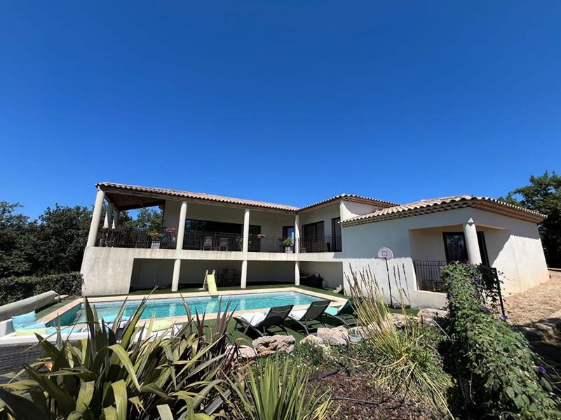 Maison - 223 m² - 8 pièces