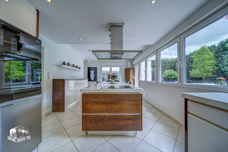 Maison - 280 m² - 7 pièces