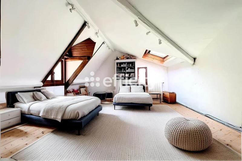 Maison - 240 m² - 9 pièces