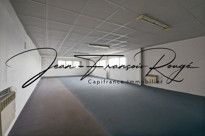 Local d'activité / Entrepôt - 1 635 m² - 12 pièces