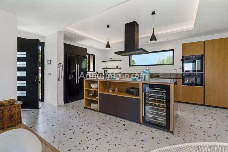 Maison - 180 m² - 6 pièces