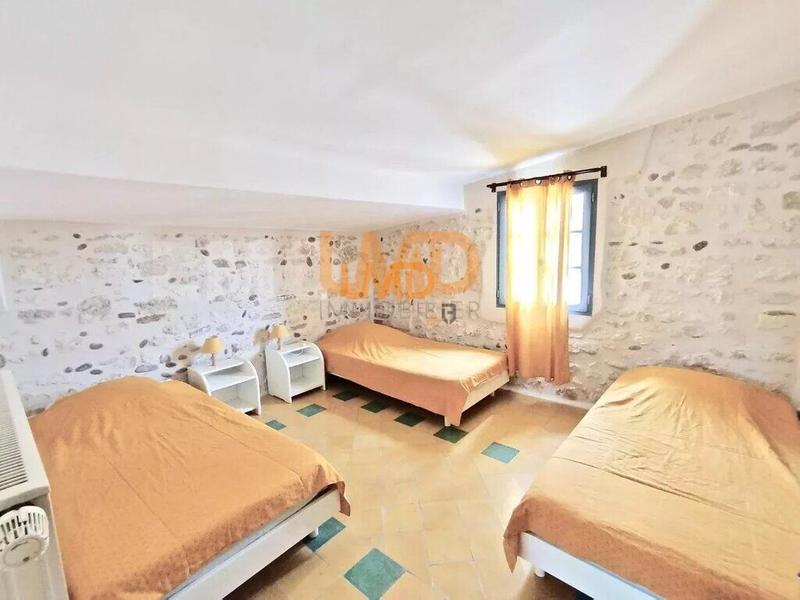 Maison - 300 m² - 11 pièces