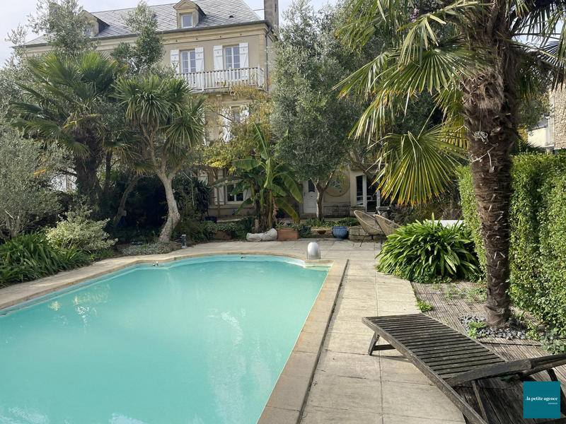 Maison - 224 m² - 8 pièces