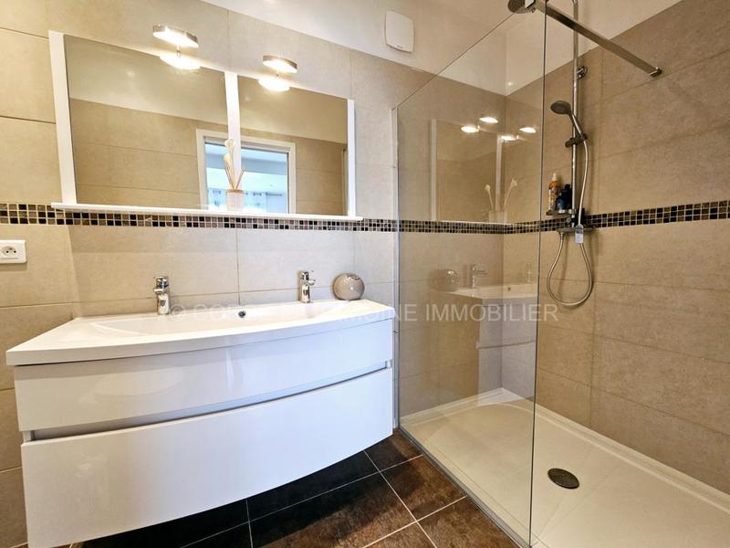 Maison - 206 m² - 7 pièces