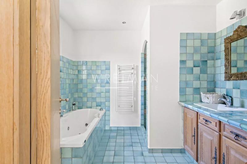 Villa - 260 m² - 10 pièces