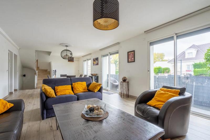 Maison - 196 m² - 8 pièces