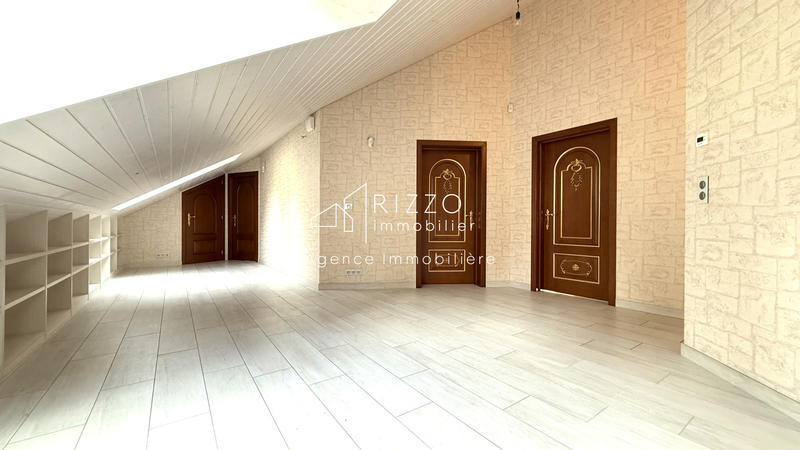 Maison - 450 m² - 20 pièces