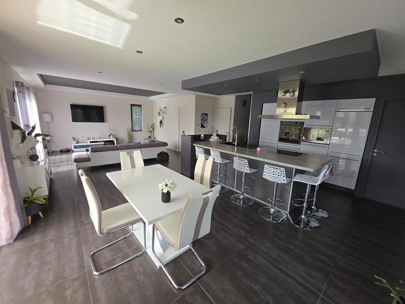 Maison - 185 m² - 6 pièces