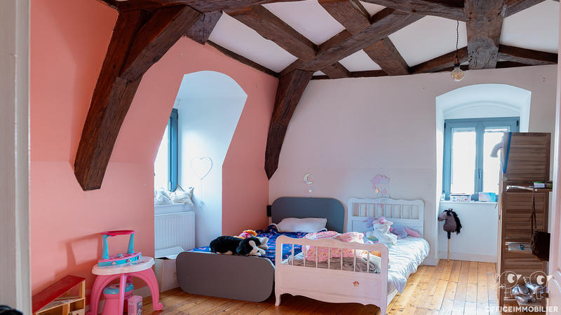 Maison - 233 m² - 7 pièces