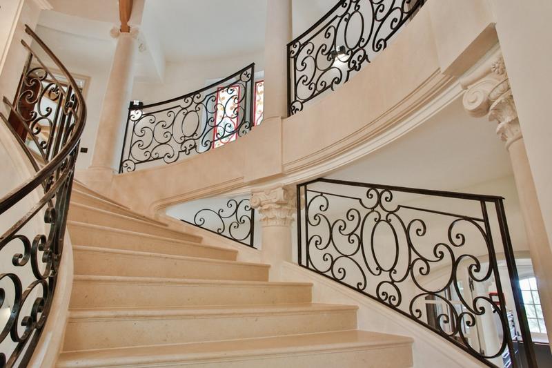 Villa - 860 m² - 12 pièces