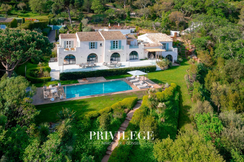 Propriété - 480 m² - 10 pièces