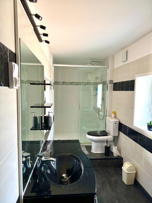 Maison - 220 m² - 9 pièces