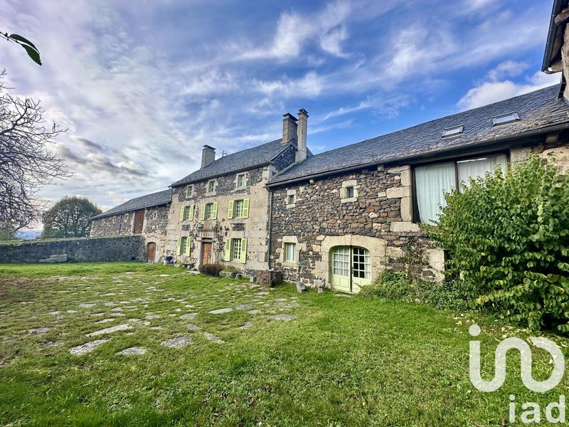 Maison - 270 m² - 11 pièces