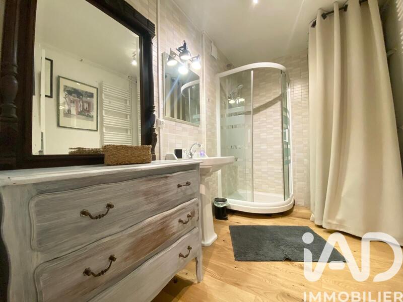 Maison - 240 m² - 10 pièces