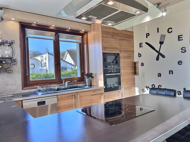 Maison - 182 m² - 8 pièces