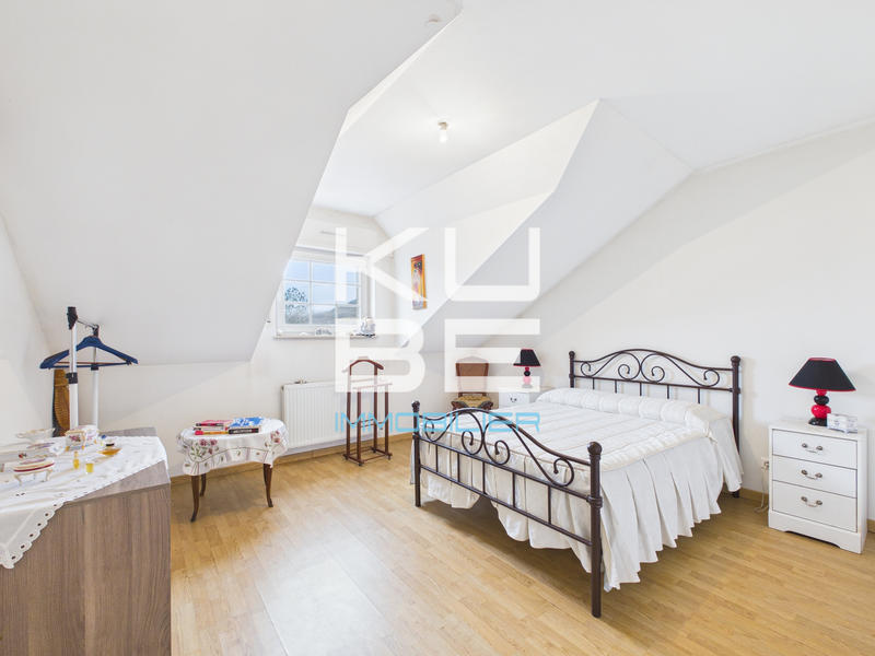 Maison - 220 m² - 8 pièces