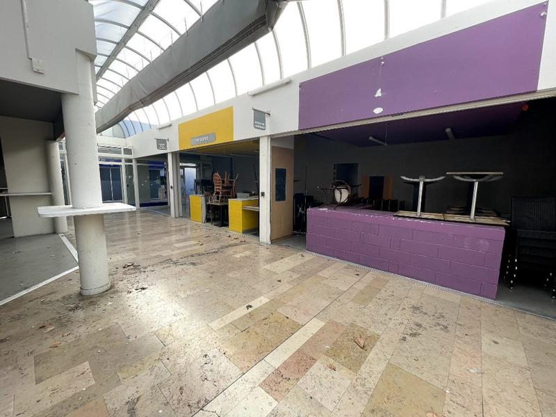 Local commercial - 616 m²