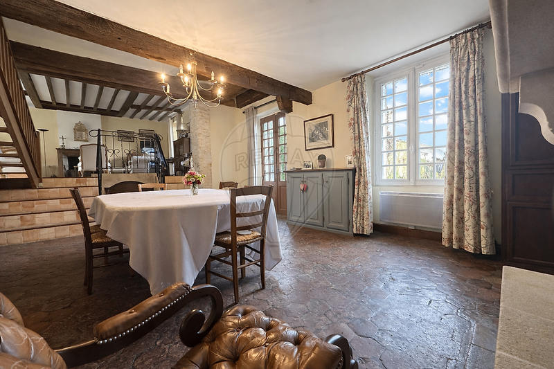 Propriété - 225 m² - 6 pièces