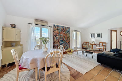 Maison - 218 m² - 8 pièces