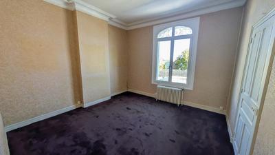 Maison - 205 m² - 6 pièces