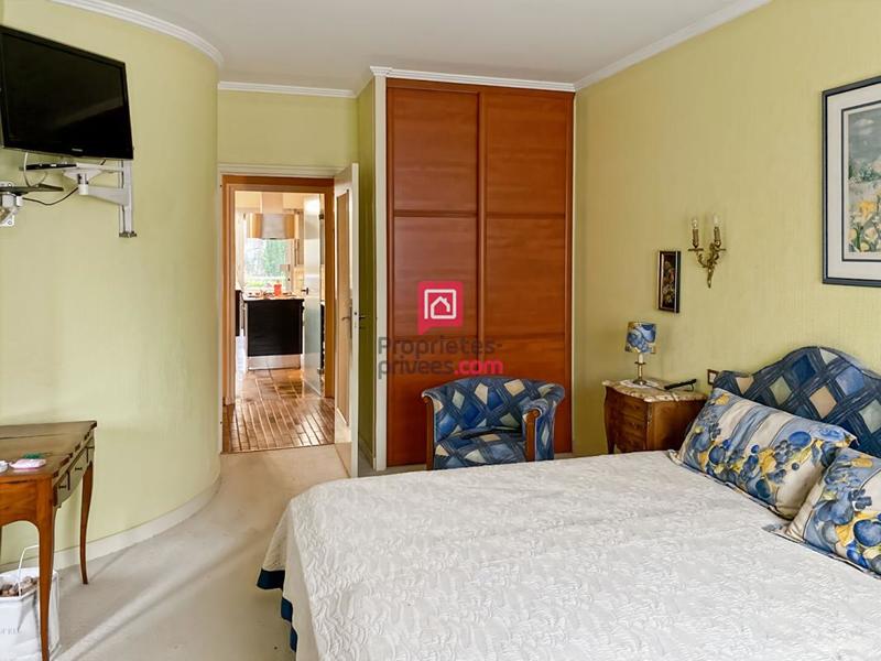 Maison - 225 m² - 21 pièces