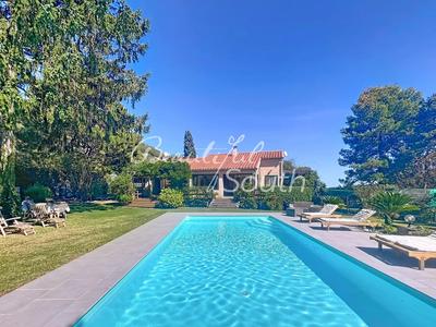 Maison - 147 m² - 9 pièces