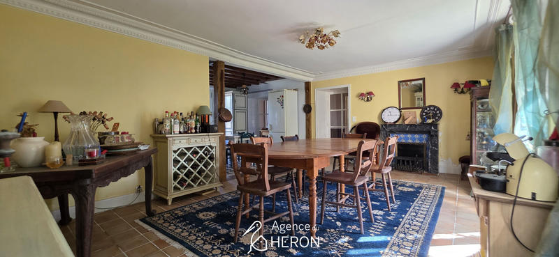 Maison - 373 m² - 10 pièces