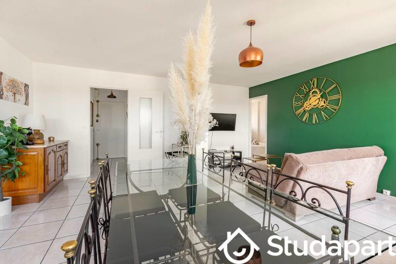 Chambre - 11 m² - 1 pièce