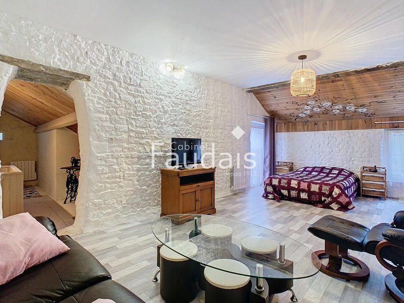 Maison - 248 m² - 10 pièces