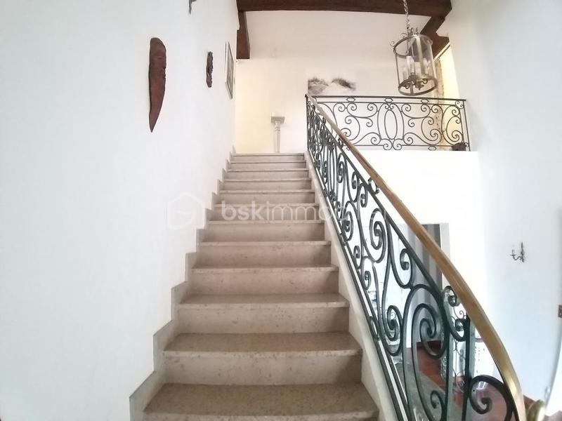 Propriété - 425 m² - 16 pièces