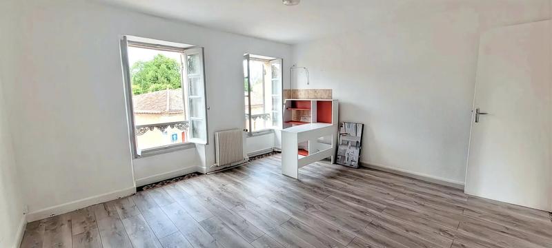 Maison - 230 m² - 14 pièces