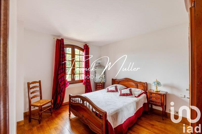 Maison - 270 m² - 9 pièces