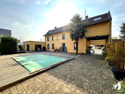 Maison - 240 m² - 9 pièces