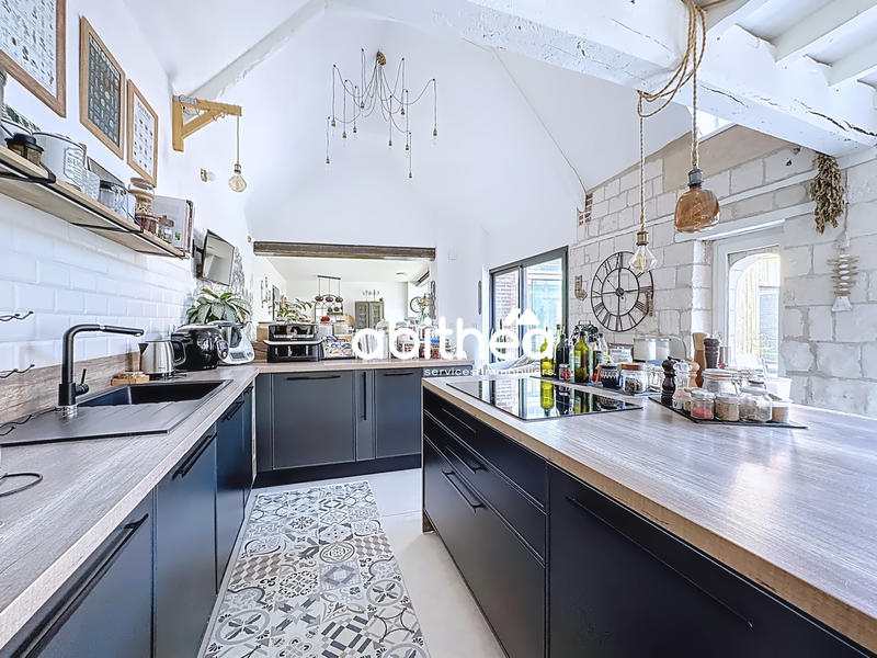 Maison - 275 m² - 8 pièces