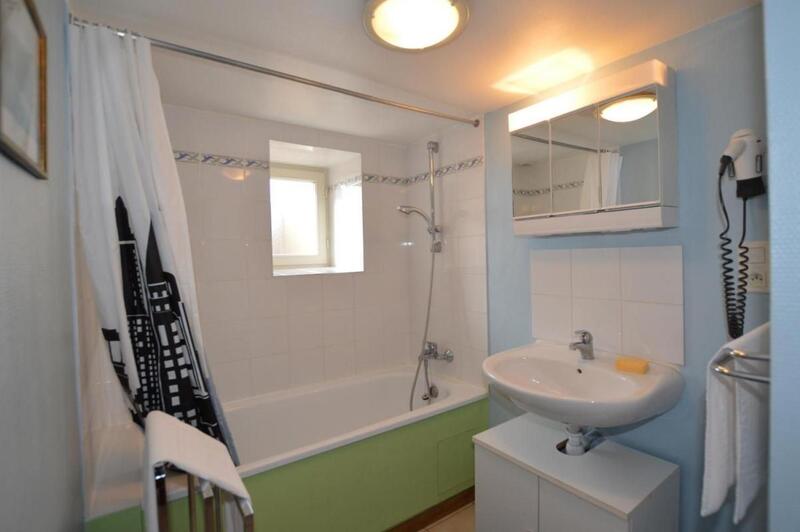 Maison - 203 m² - 9 pièces