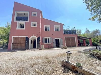 Maison - 274 m² - 7 pièces