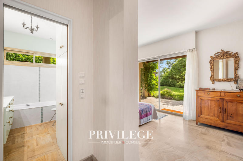 Maison - 200 m² - 6 pièces