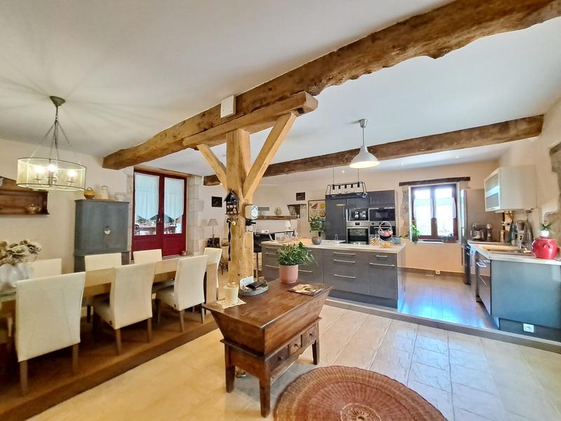 Maison - 285 m² - 6 pièces