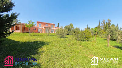 Maison - 237 m² - 8 pièces