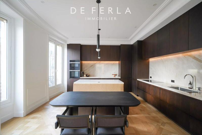 Appartement - 225 m² - 5 pièces