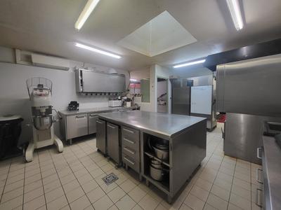 Local commercial - 300 m² - 5 pièces